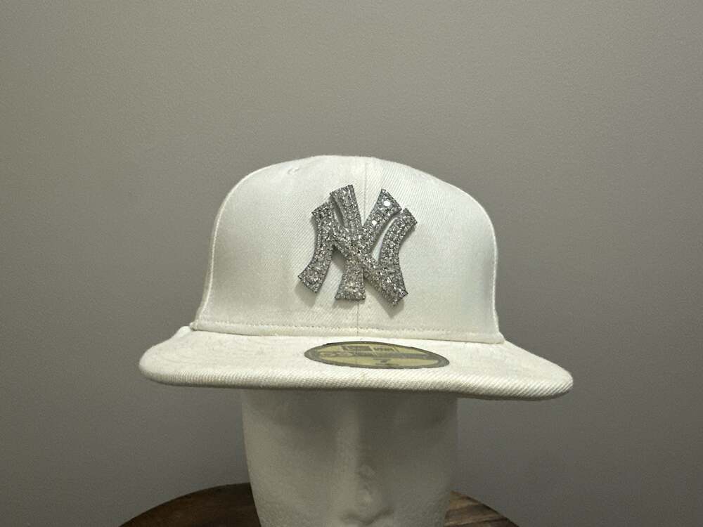 New Era 59FIFTY New York Yankees Rhinestone Logo Fitted Hat Size 7 White